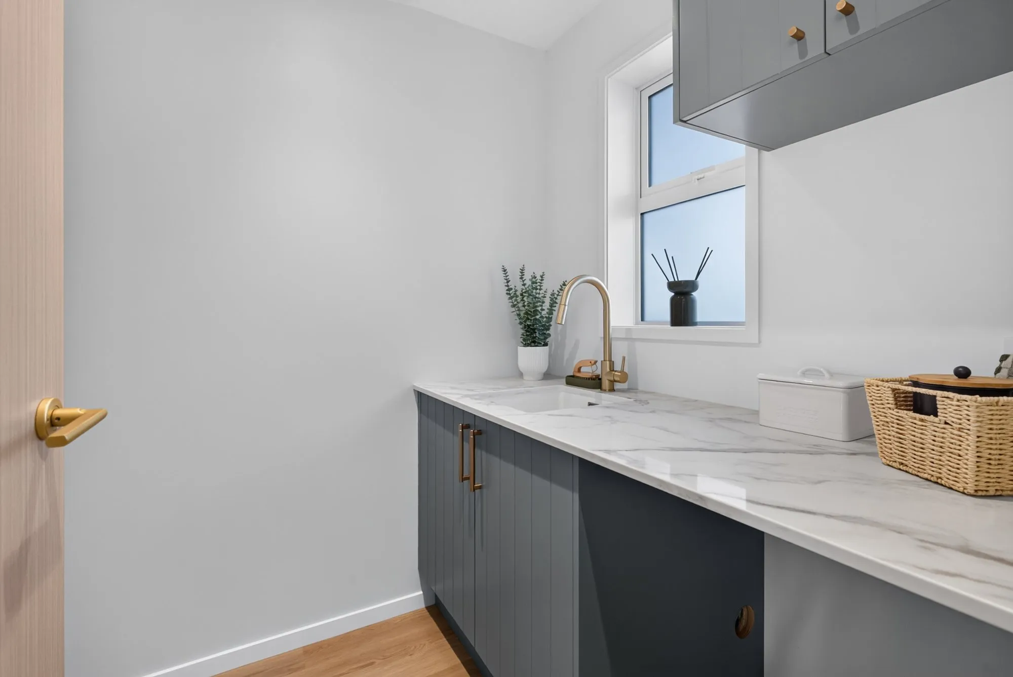 Kitchen bench with Calacatta gold stone benchtop